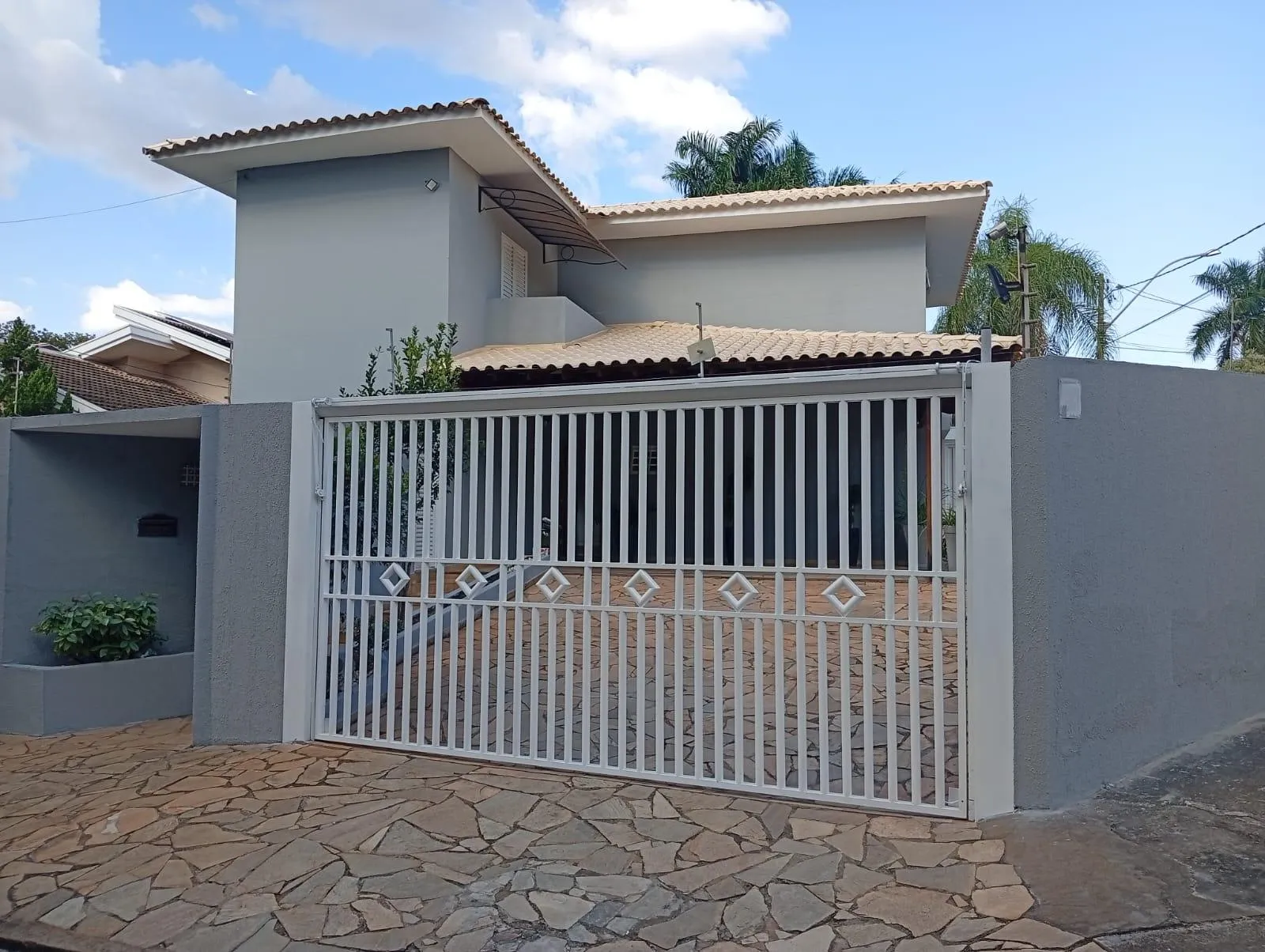 Casa com 3 quartos à venda, 450m² — foto 1 de 35