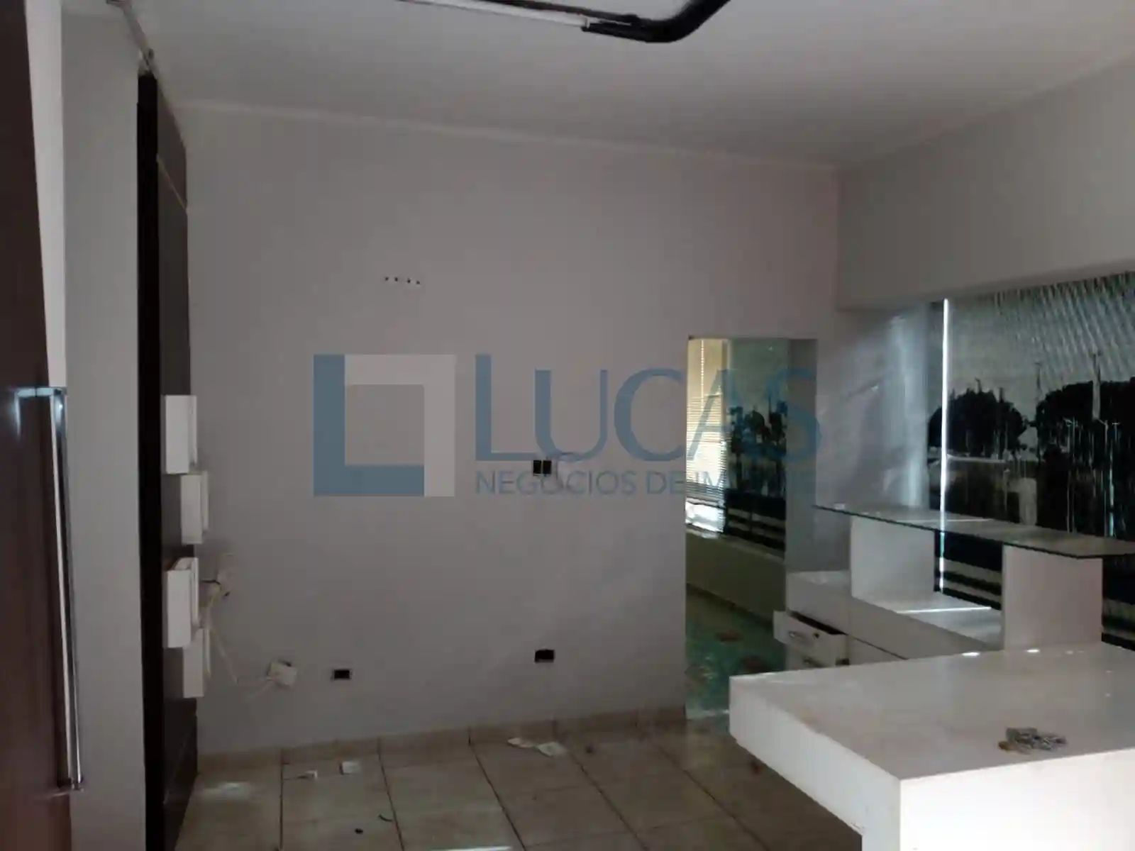 Galpão / Depósito / Armazém  para aluguel, 450m² — foto 8 de 10