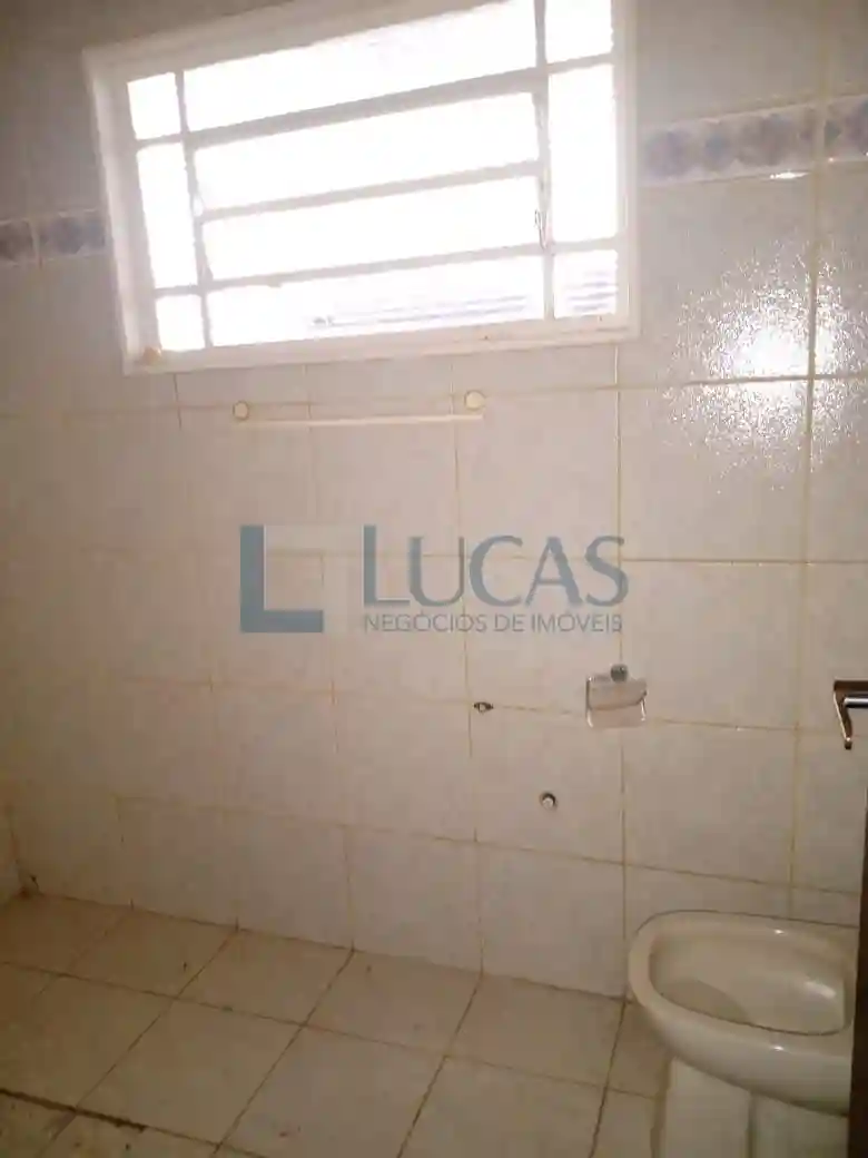Galpão / Depósito / Armazém  para aluguel, 450m² — foto 2 de 10