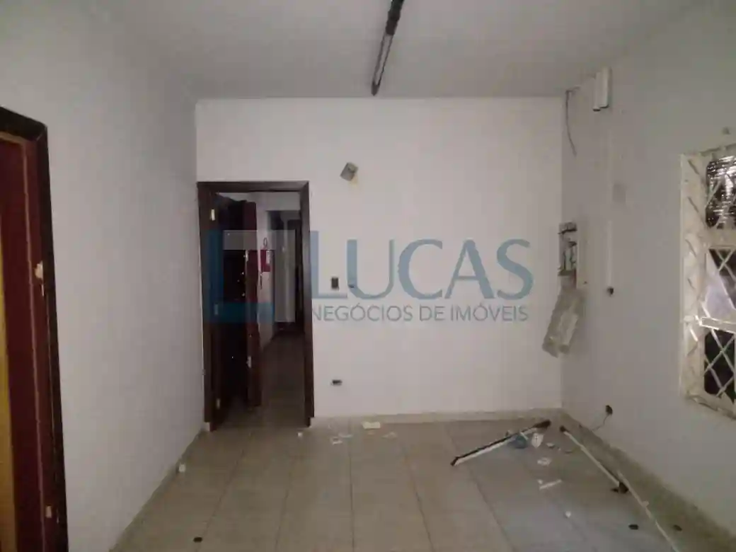 Galpão / Depósito / Armazém  para aluguel, 450m² — foto 1 de 10