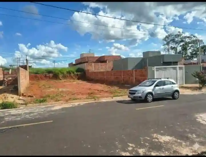 Terreno / Lote / Condomínio  à venda, 200m² — foto 1 de 2