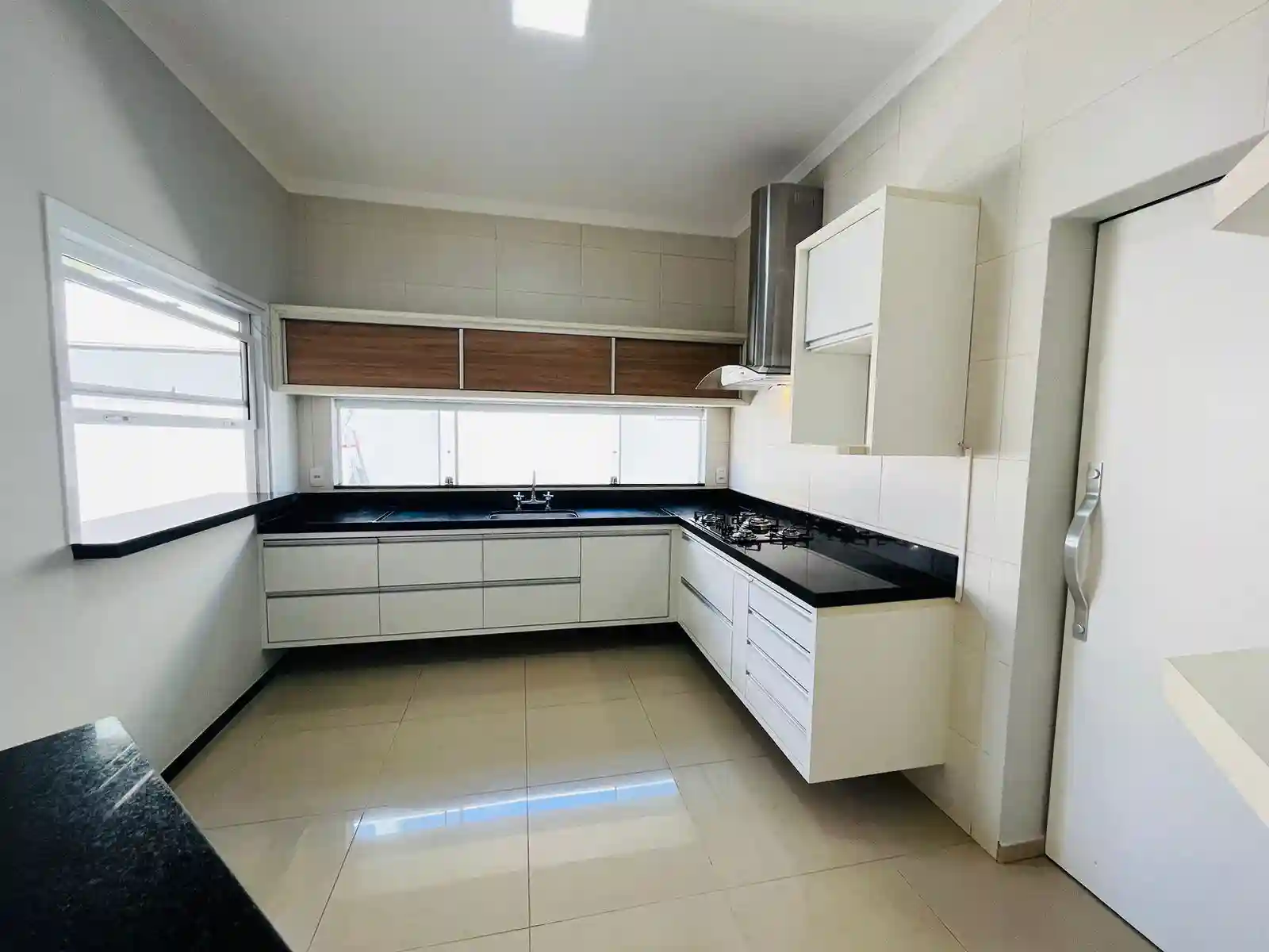 Casa de Condomínio com 3 quartos à venda, 180m² — foto 6 de 16
