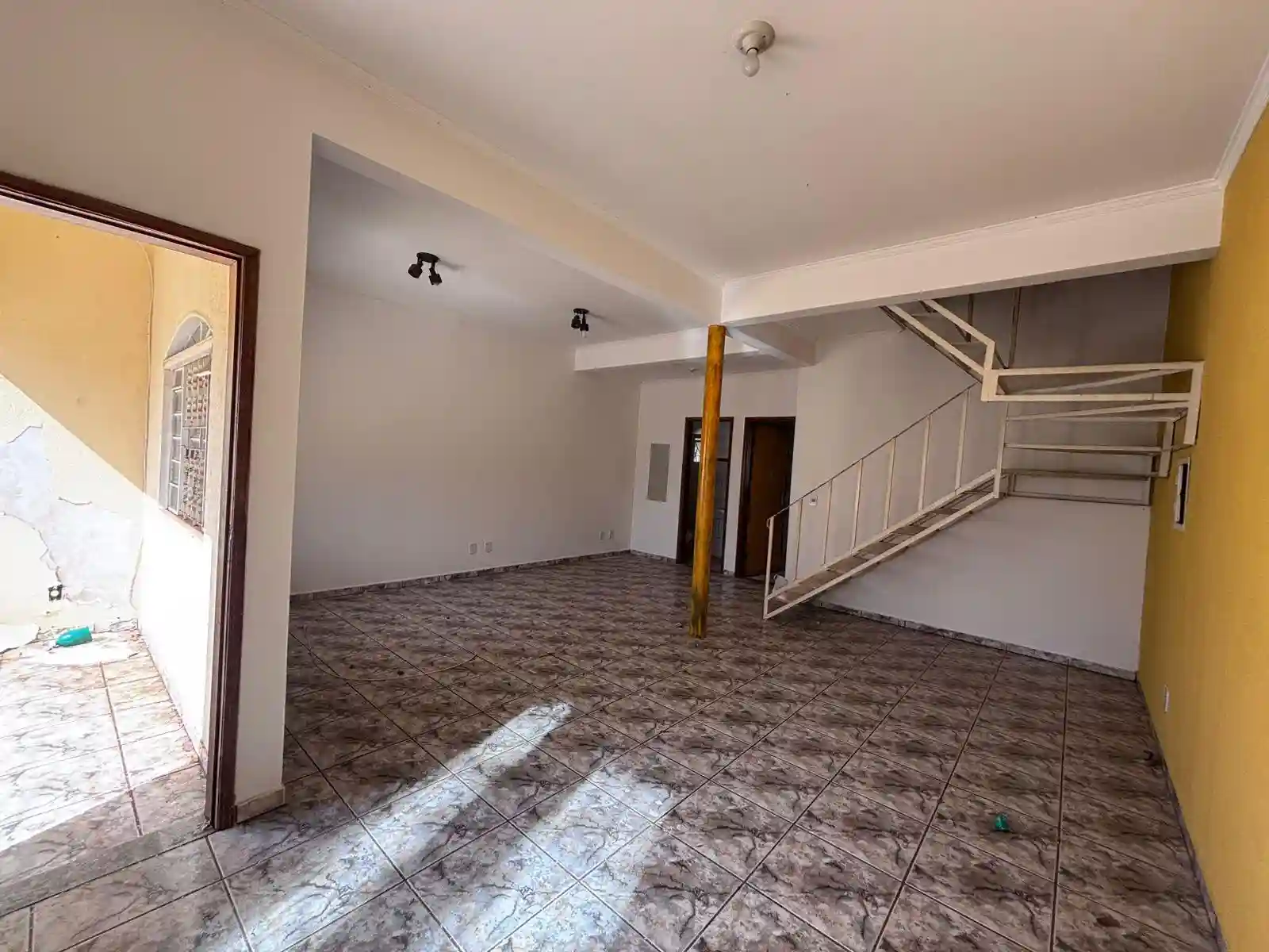Casa com 3 quartos à venda, 201m² — foto 1 de 14