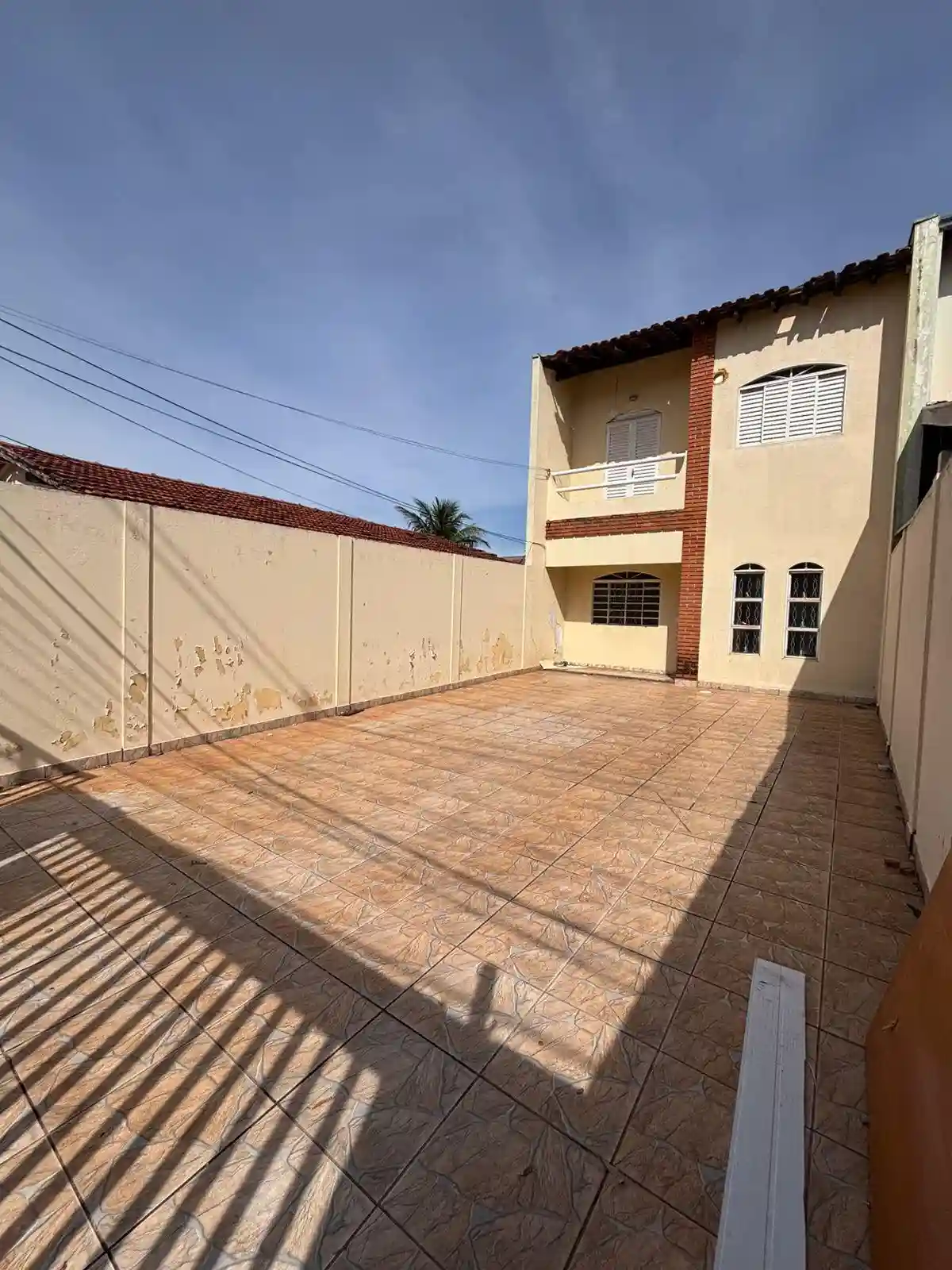 Casa com 3 quartos à venda, 201m² — foto 2 de 14