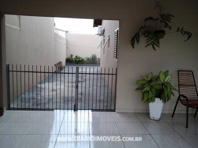 Casa à venda — foto 2 de 2