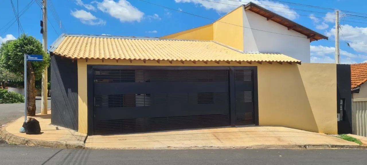 Casa com 3 quartos à venda, 200m² — foto 1 de 12