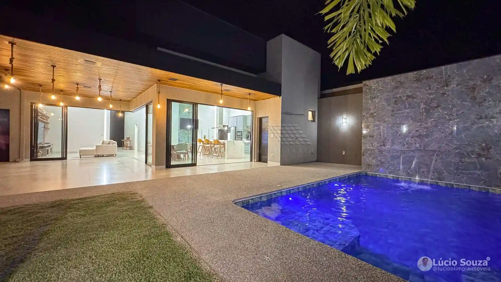 Casa de Condomínio com 3 quartos à venda, 475m² — foto 2 de 18