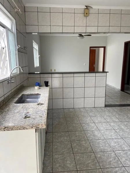 Casa à venda — foto 2 de 6