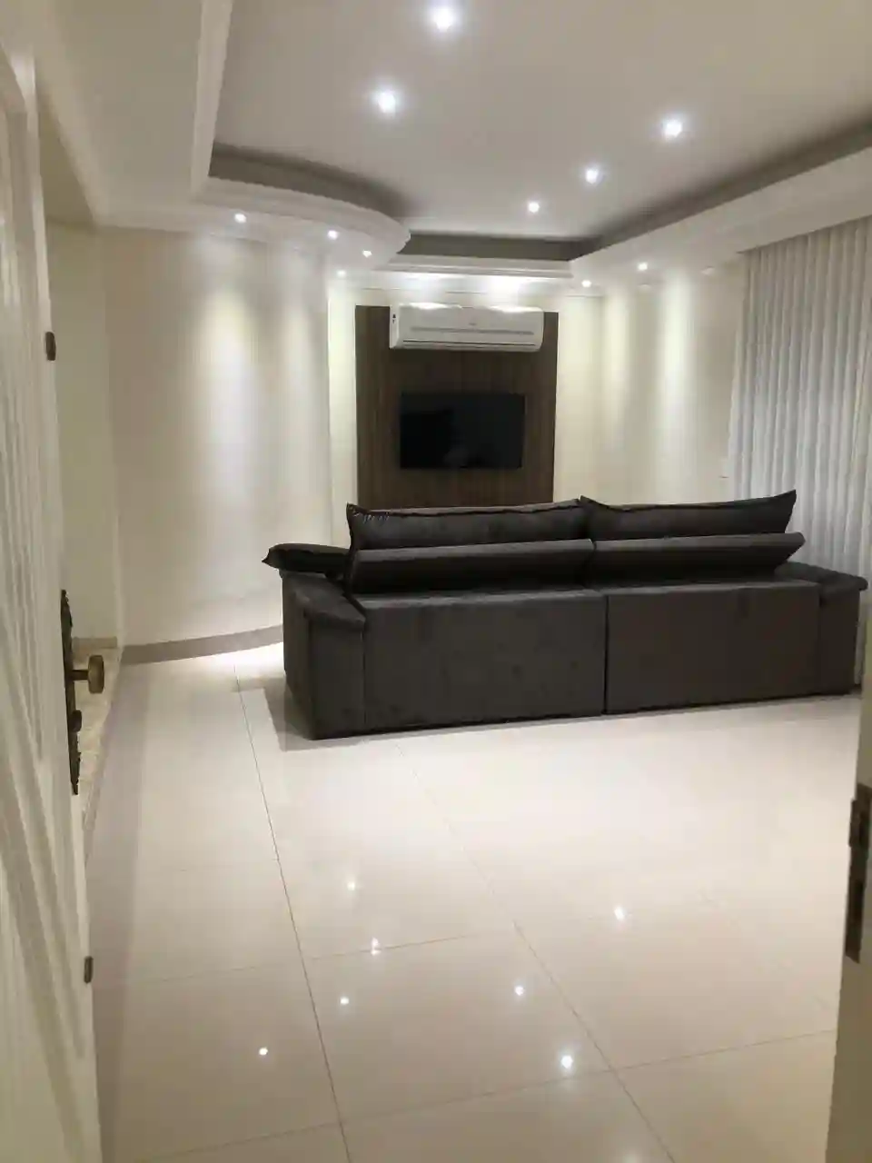 Casa com 3 quartos à venda, 300m² — foto 2 de 18