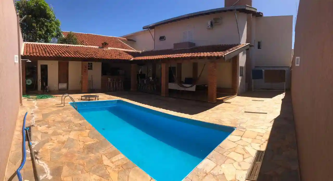 Casa com 3 quartos à venda, 300m² — foto 1 de 18