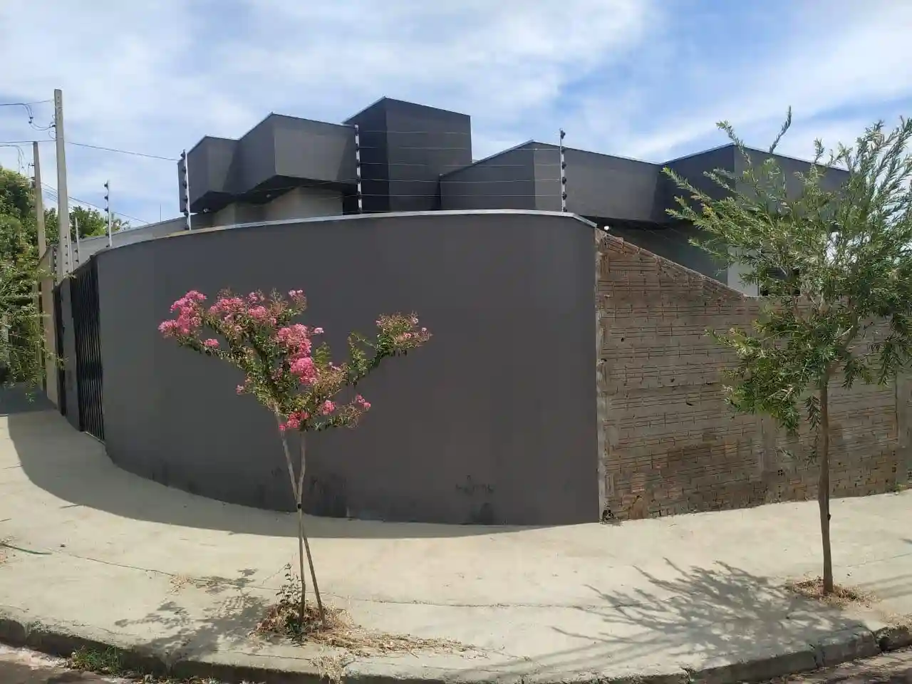 Casa com 2 quartos à venda, 235m² — foto 1 de 17