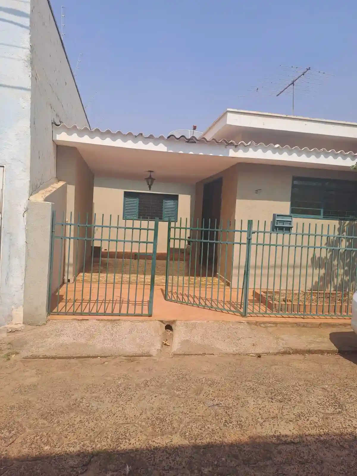 Casa com 3 quartos à venda, 180m² — foto 1 de 24