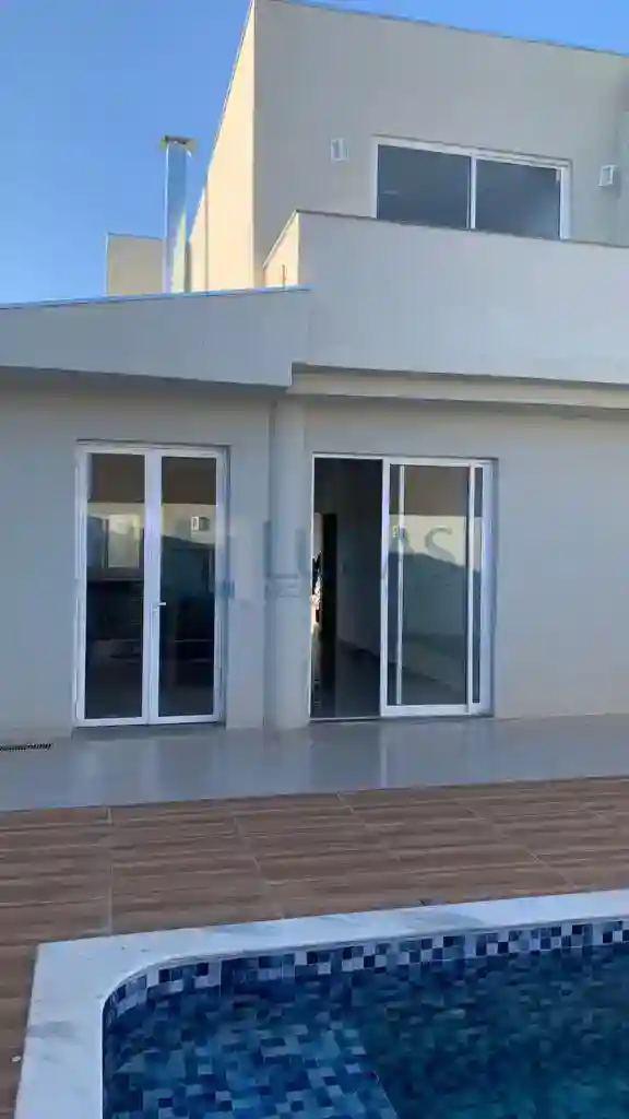 Casa de Condomínio com 3 quartos à venda, 264m² — foto 2 de 24
