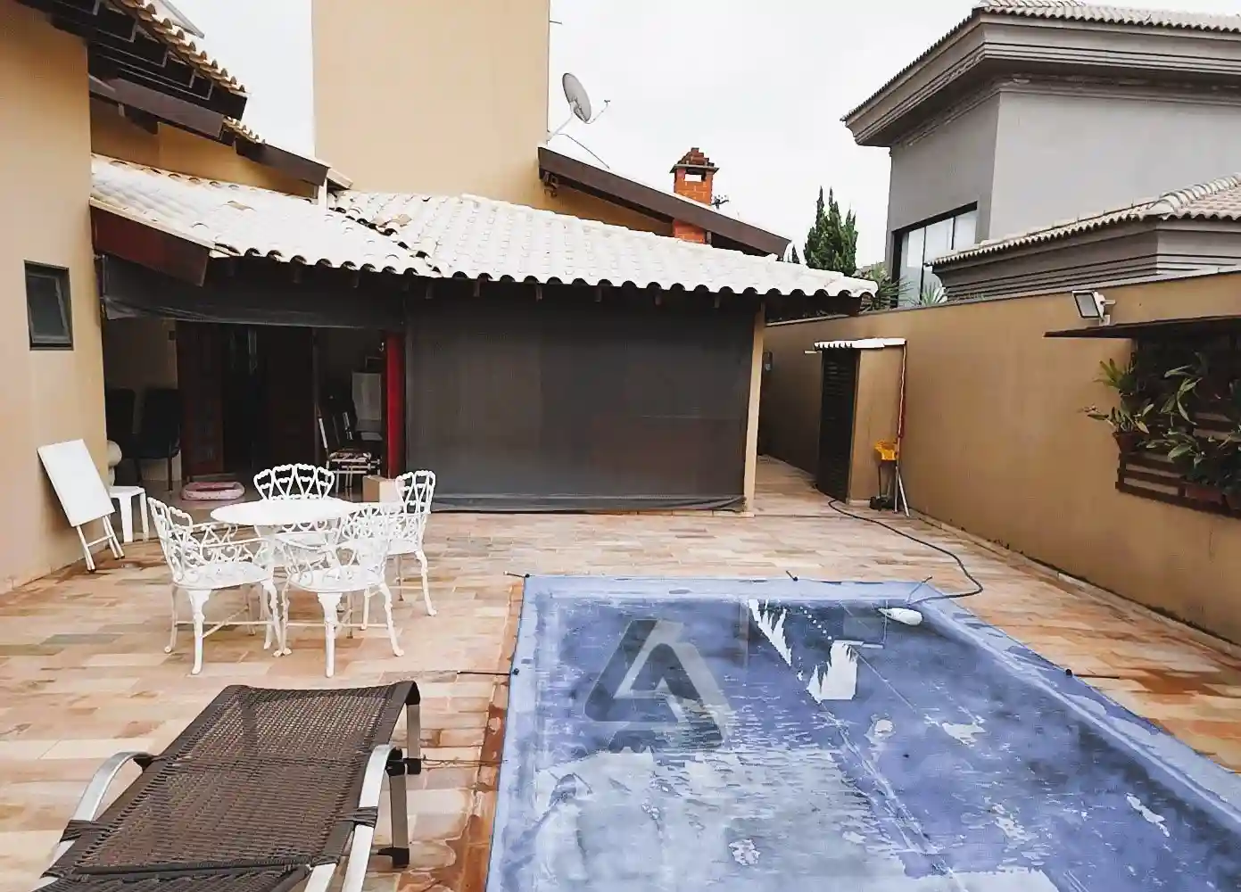 Casa de Condomínio com 3 quartos à venda, 240m² — foto 1 de 20