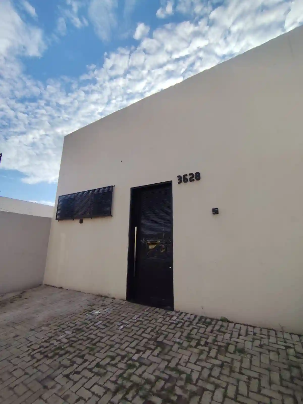 Conjunto Comercial / Sala com 3 quartos à venda, 100m² — foto 1 de 23