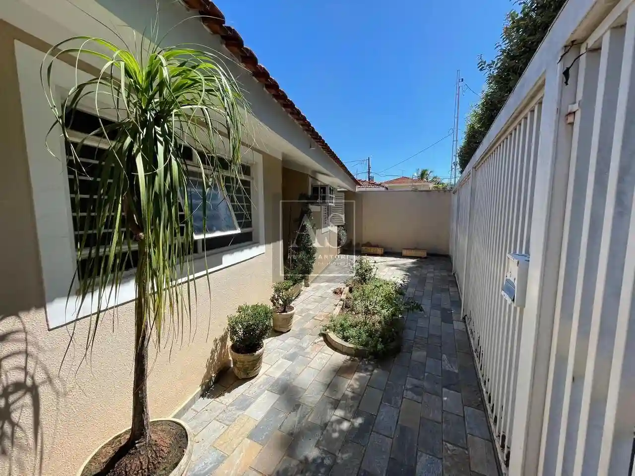 Casa com 3 quartos à venda, 169m² — foto 1 de 20