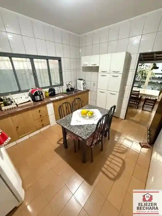 Casa com 4 quartos à venda, 230m² — foto 19 de 23