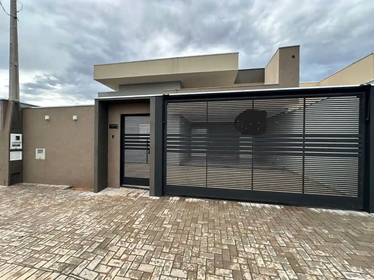 Casa com 3 quartos à venda, 120m² — foto 1 de 32