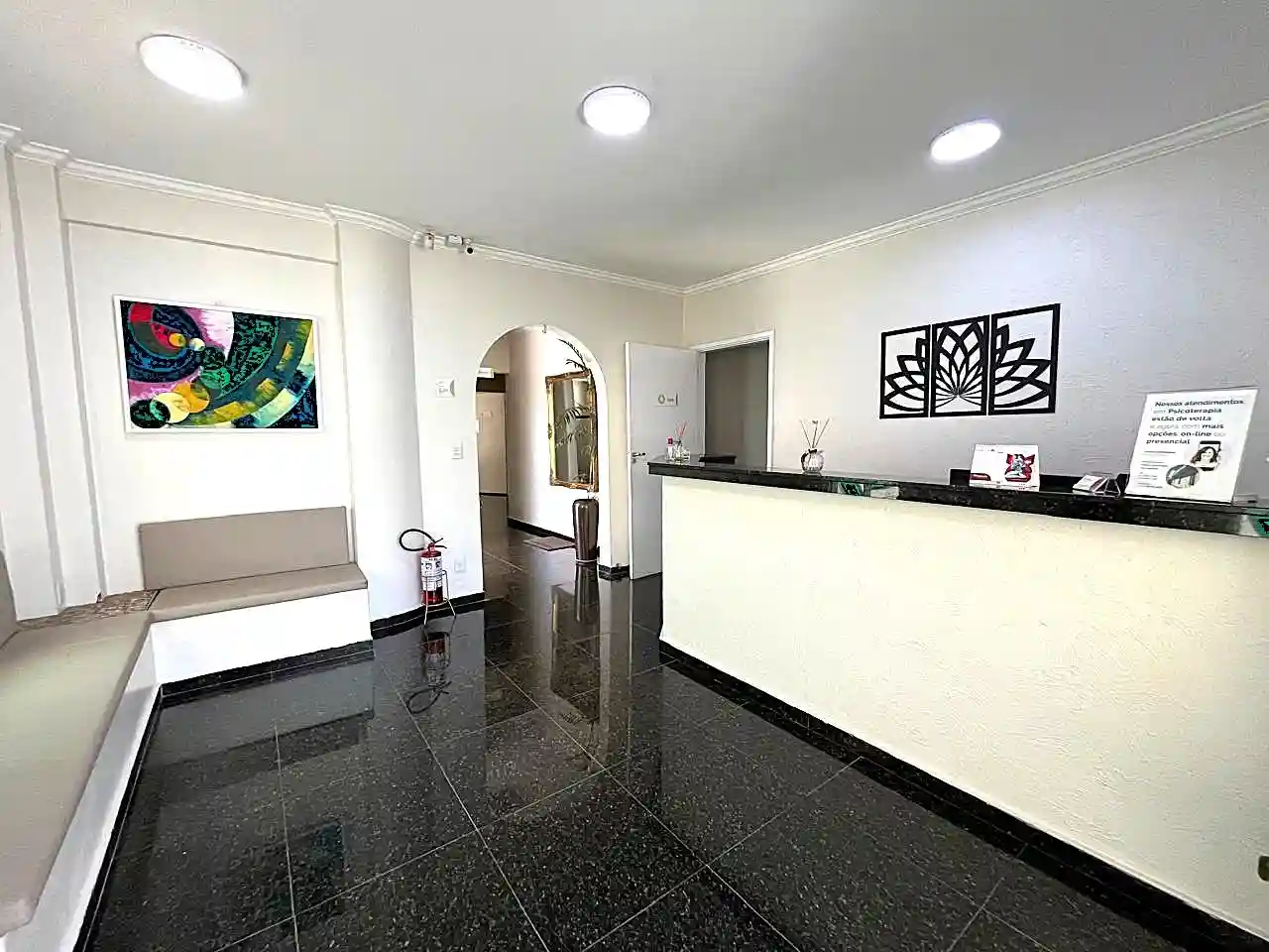 Casa Comercial com 5 quartos à venda, 300m² — foto 1 de 16
