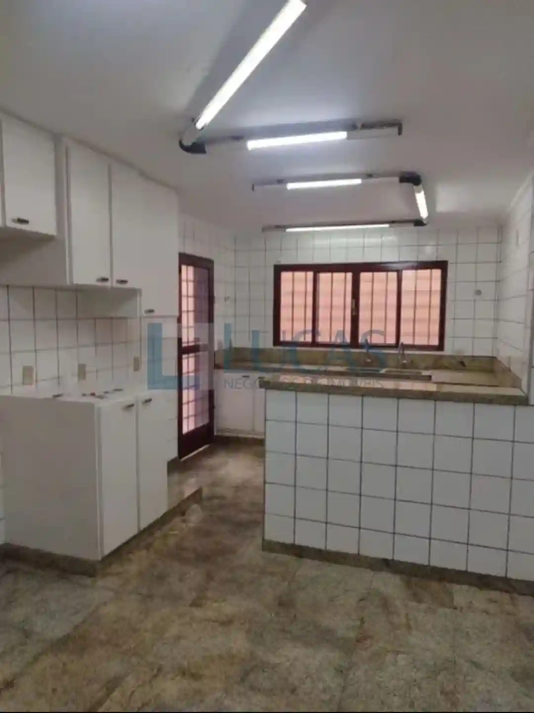 Casa com 3 quartos à venda, 248m² — foto 18 de 18