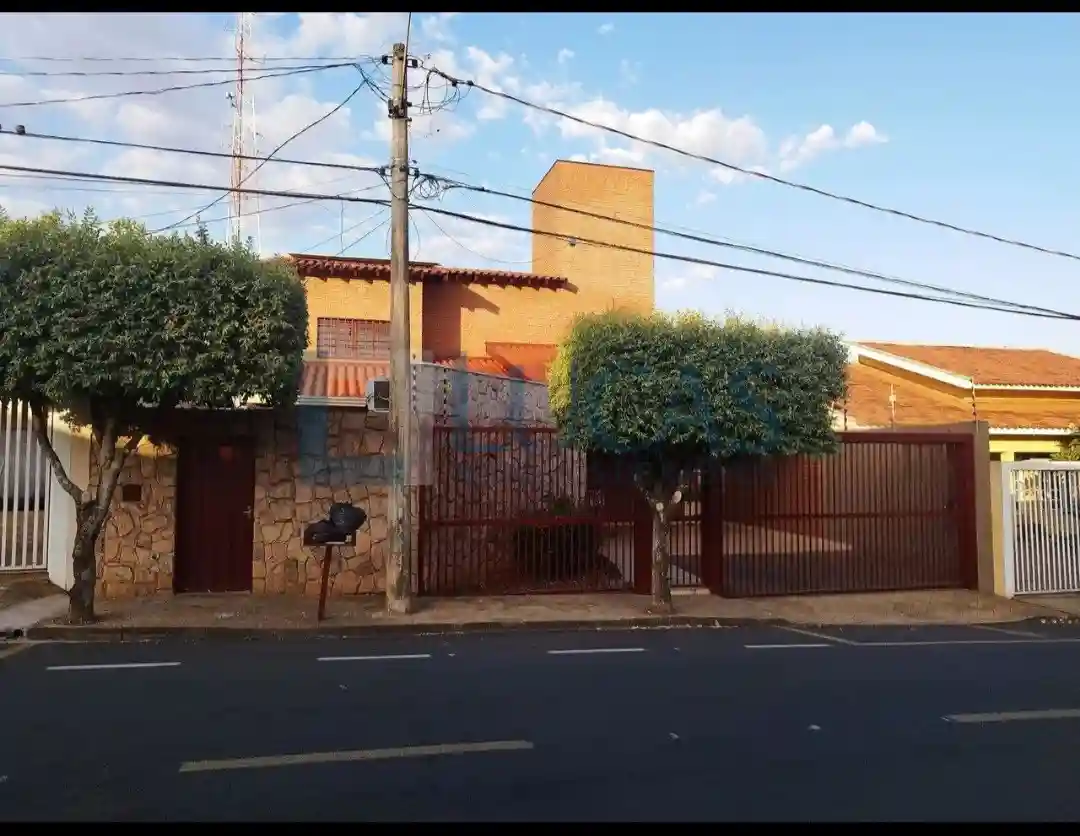 Casa com 3 quartos à venda, 248m² — foto 1 de 18