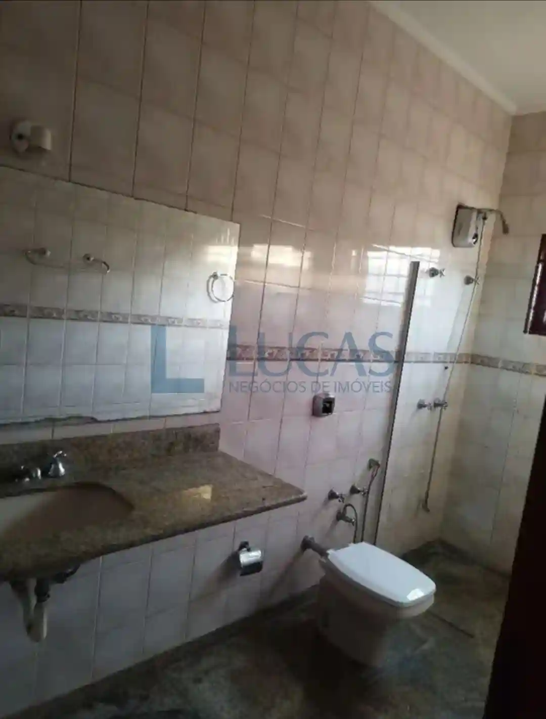 Casa com 3 quartos à venda, 248m² — foto 17 de 18