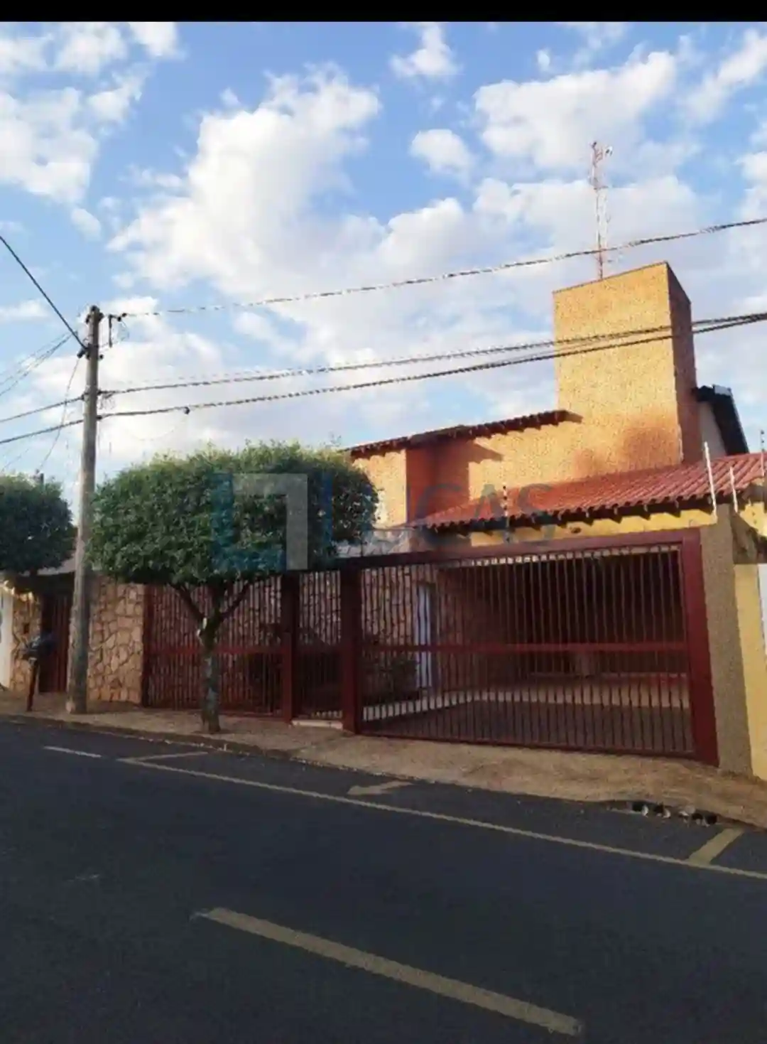 Casa com 3 quartos à venda, 248m² — foto 2 de 18