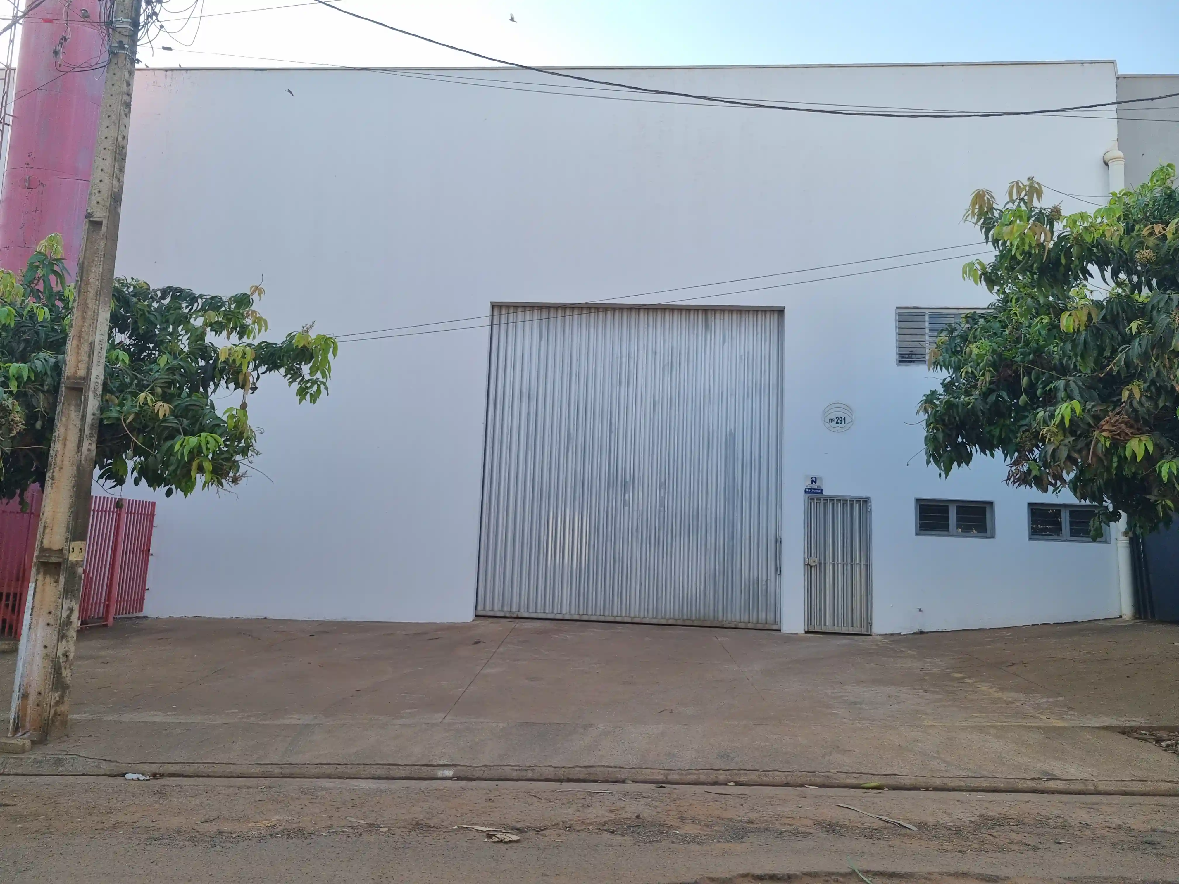 Galpão / Depósito / Armazém  para aluguel, 1000m² — foto 2 de 8