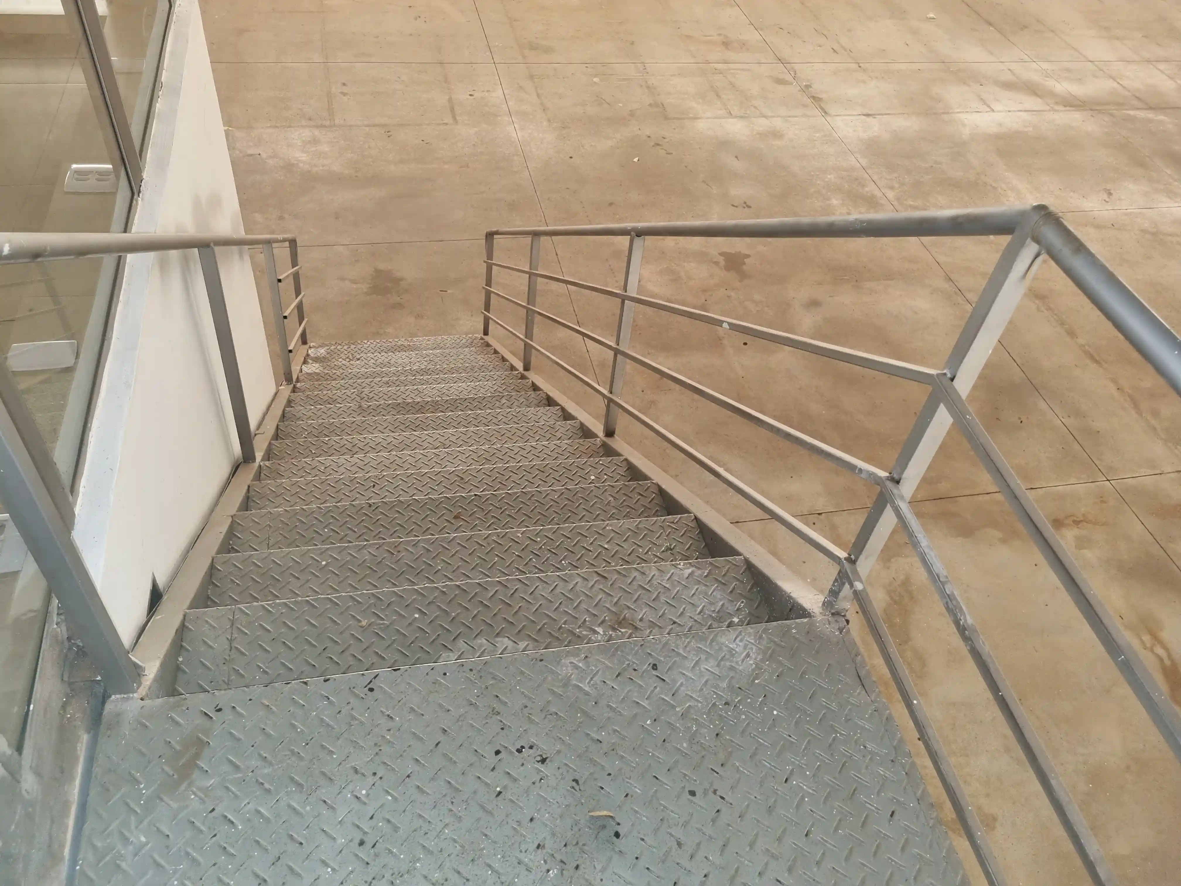 Galpão / Depósito / Armazém  para aluguel, 1000m² — foto 5 de 8