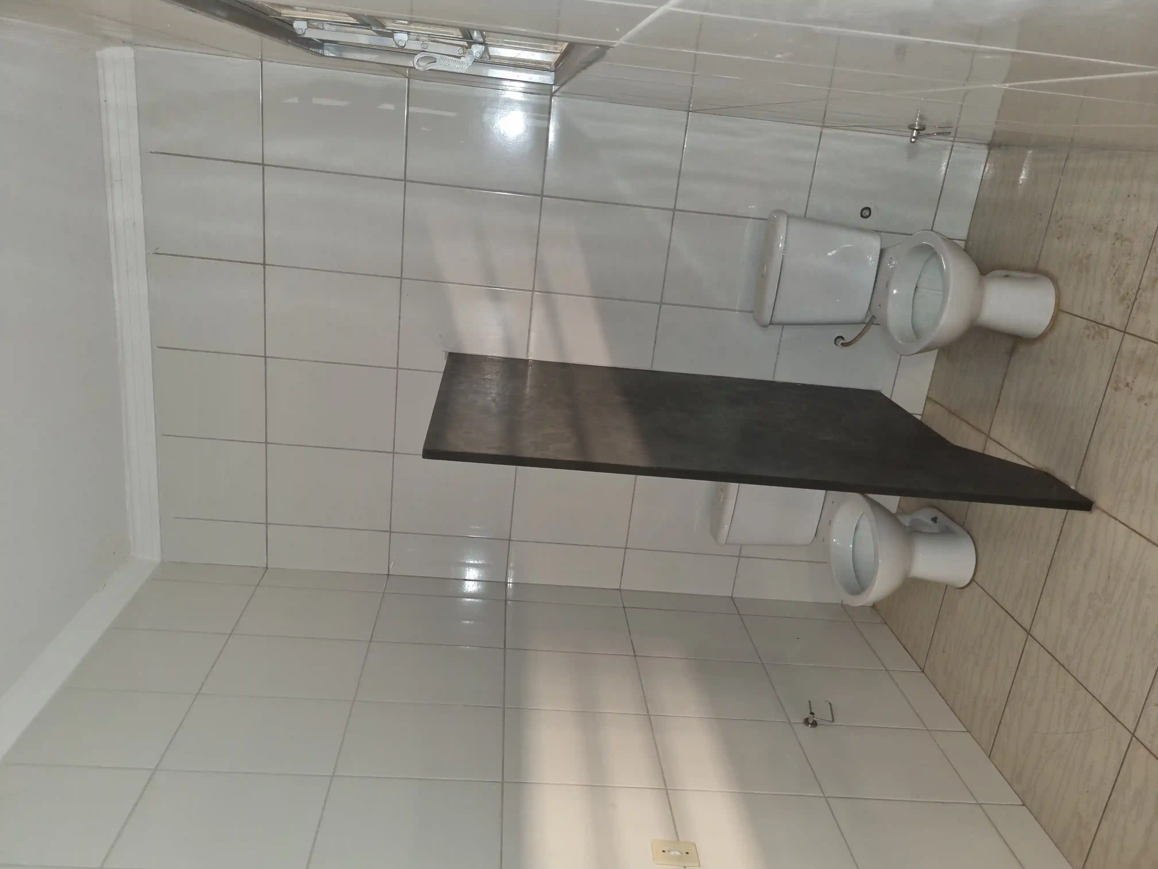 Galpão / Depósito / Armazém  para aluguel, 1000m² — foto 7 de 8