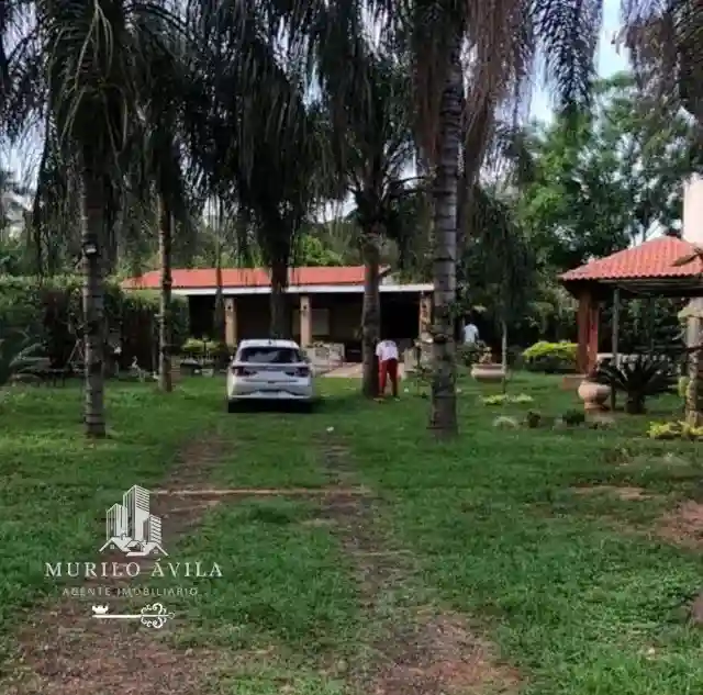 Fazenda / Sítio / Chácara com 3 quartos à venda, 1000m² — foto 2 de 12
