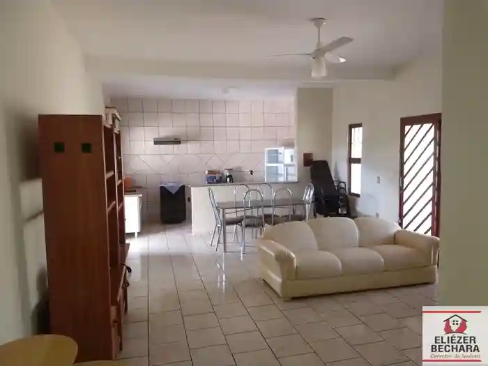 Fazenda / Sítio / Chácara com 3 quartos à venda, 2000m² — foto 1 de 44