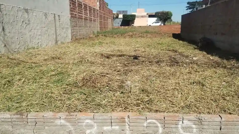 Terreno / Lote / Condomínio  à venda, 200m² — foto 1 de 2