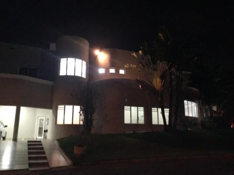 Casa de Condomínio à venda — foto 1 de 4