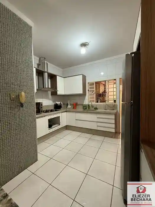 Casa com 3 quartos à venda, 137m² — foto 3 de 24