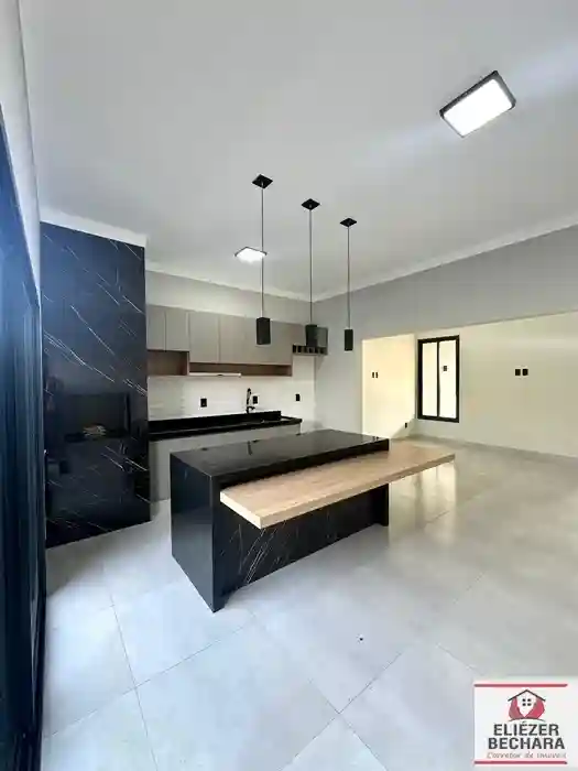 Casa com 3 quartos à venda, 130m² — foto 2 de 18