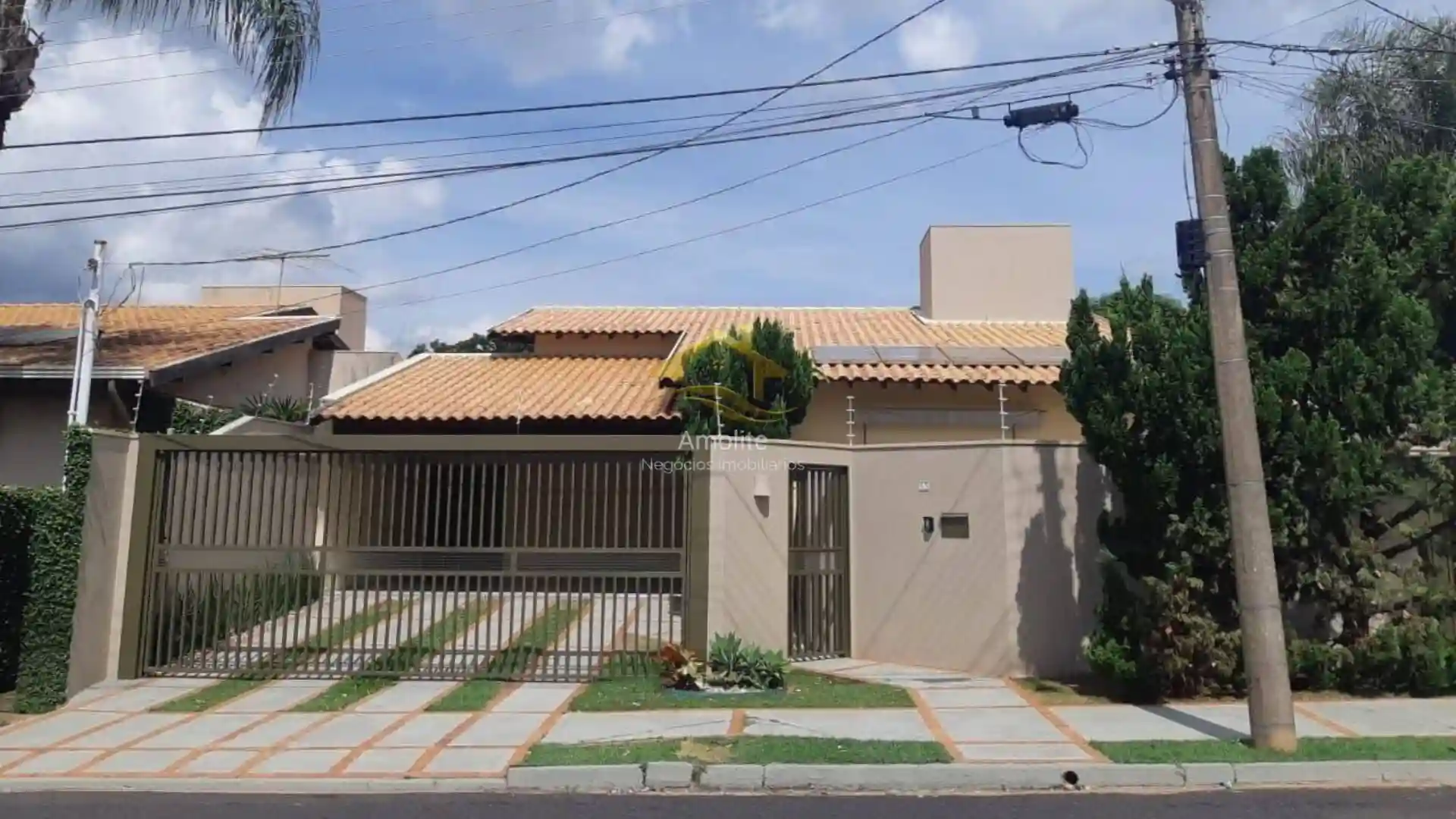 Casa com 3 quartos à venda, 260m² — foto 1 de 20
