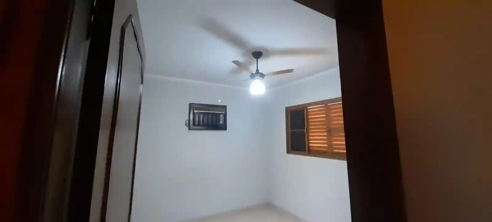 Casa com 3 quartos à venda, 198m² — foto 2 de 7