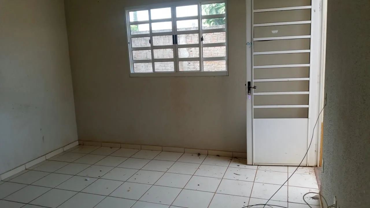 Casa com 3 quartos à venda, 200m² — foto 1 de 3