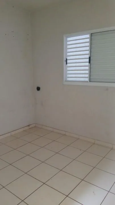Casa com 3 quartos à venda, 200m² — foto 3 de 3