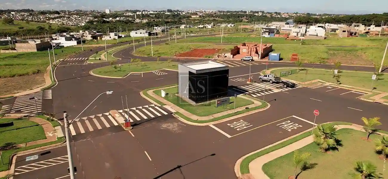 Terreno / Lote / Condomínio  à venda, 243m² — foto 1 de 7