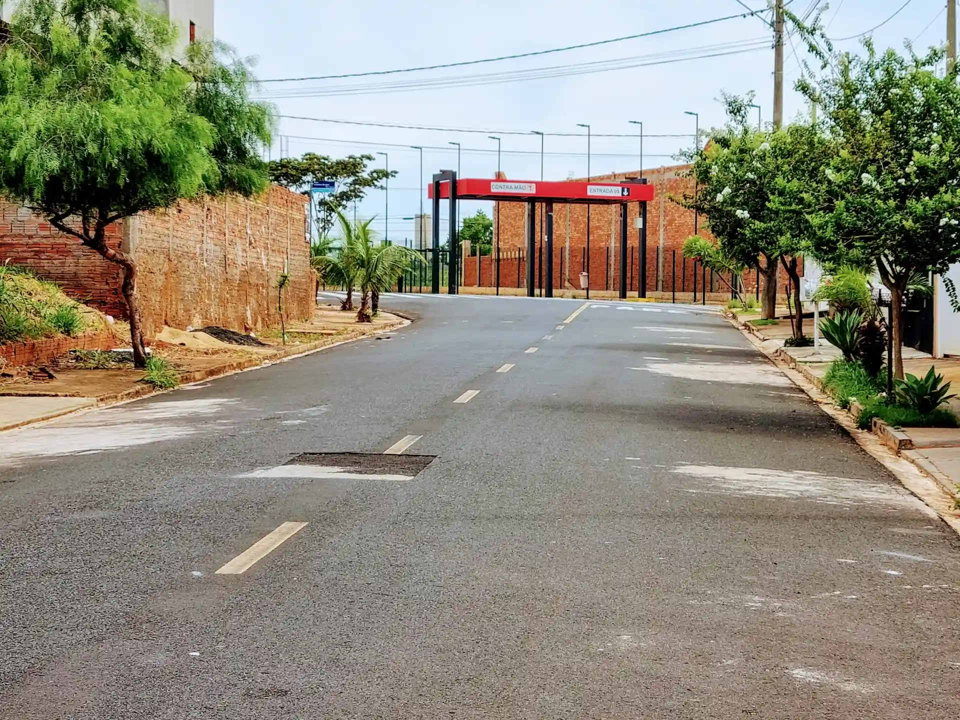 Terreno / Lote / Condomínio  à venda, 215m² — foto 2 de 6
