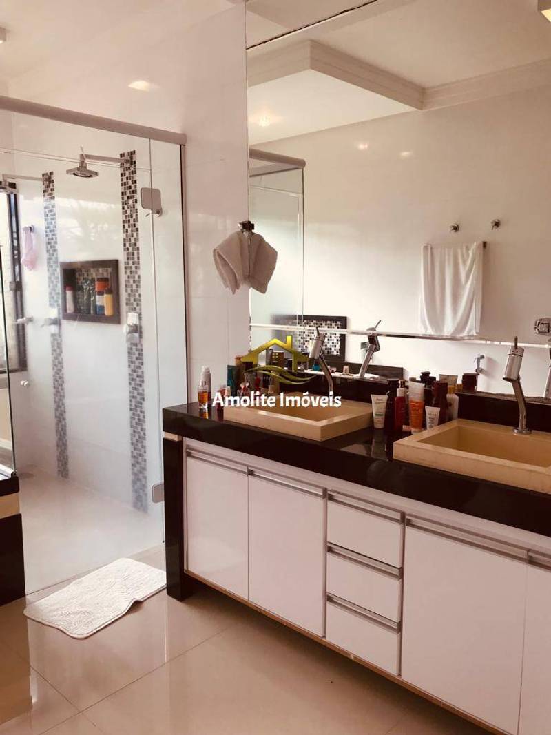 Casa de Condomínio com 3 quartos à venda, 225m² — foto 8 de 24
