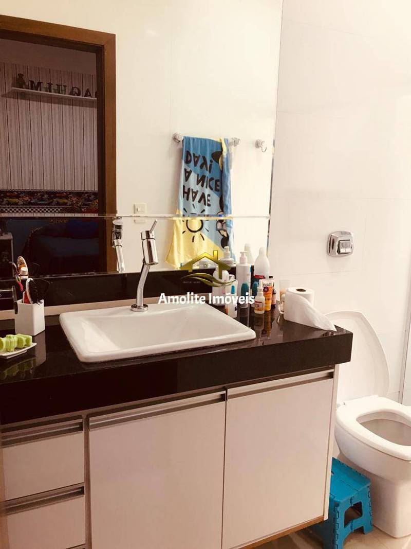Casa de Condomínio com 3 quartos à venda, 225m² — foto 12 de 24