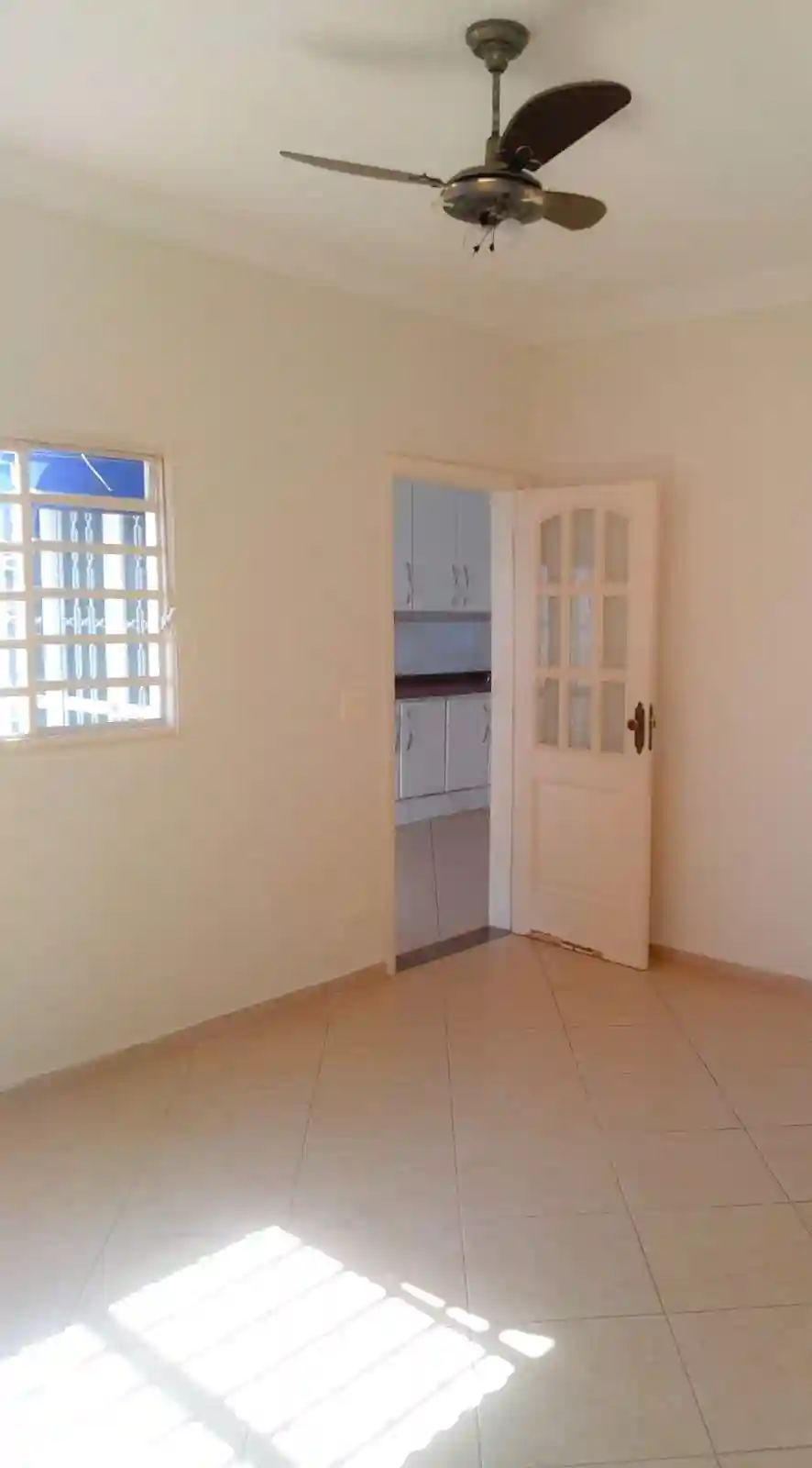 Casa com 3 quartos à venda, 230m² — foto 2 de 8