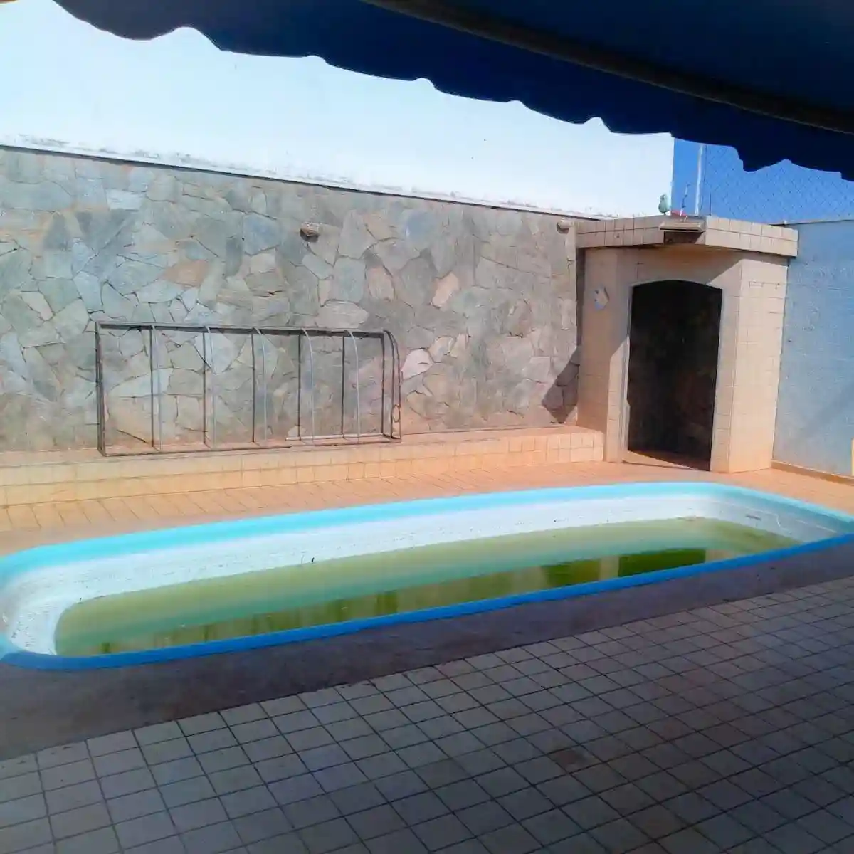 Casa com 3 quartos à venda, 230m² — foto 1 de 8