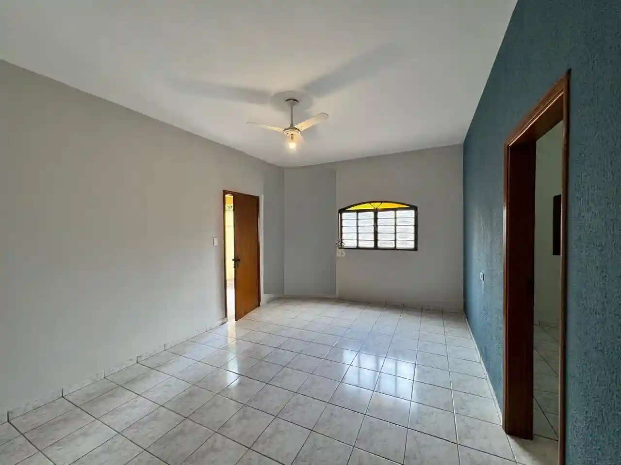 Casa com 3 quartos à venda, 100m² — foto 2 de 12