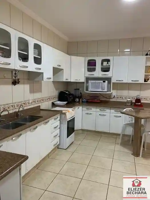 Casa com 3 quartos à venda, 190m² — foto 18 de 32