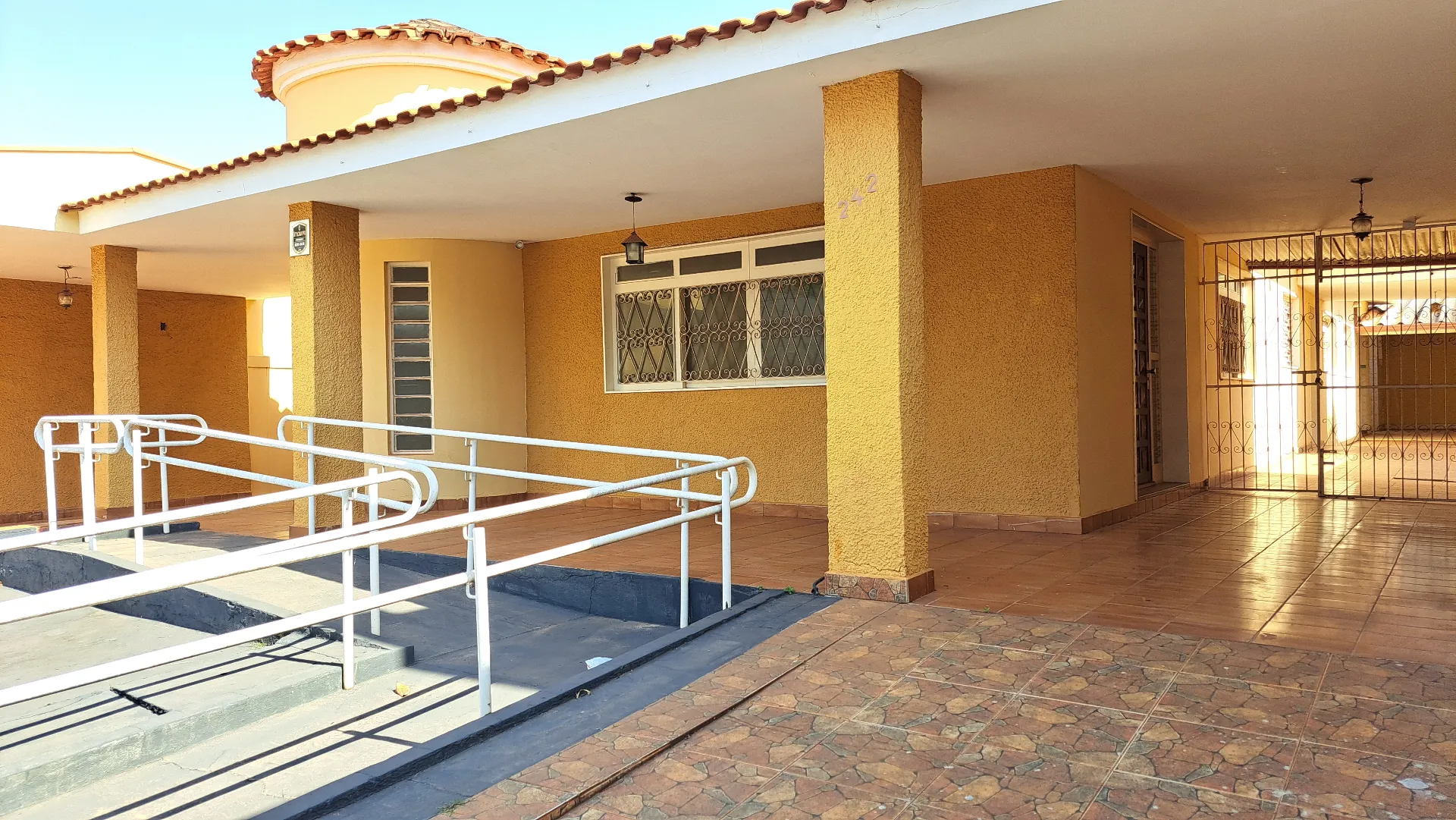Casa com 3 quartos à venda, 420m² — foto 1 de 48
