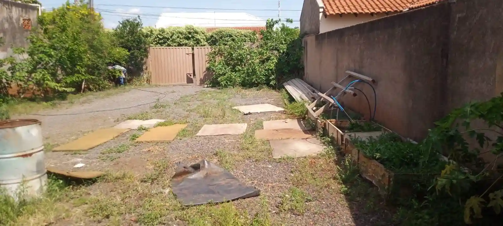 Terreno / Lote / Condomínio  à venda, 253m² — foto 1 de 3